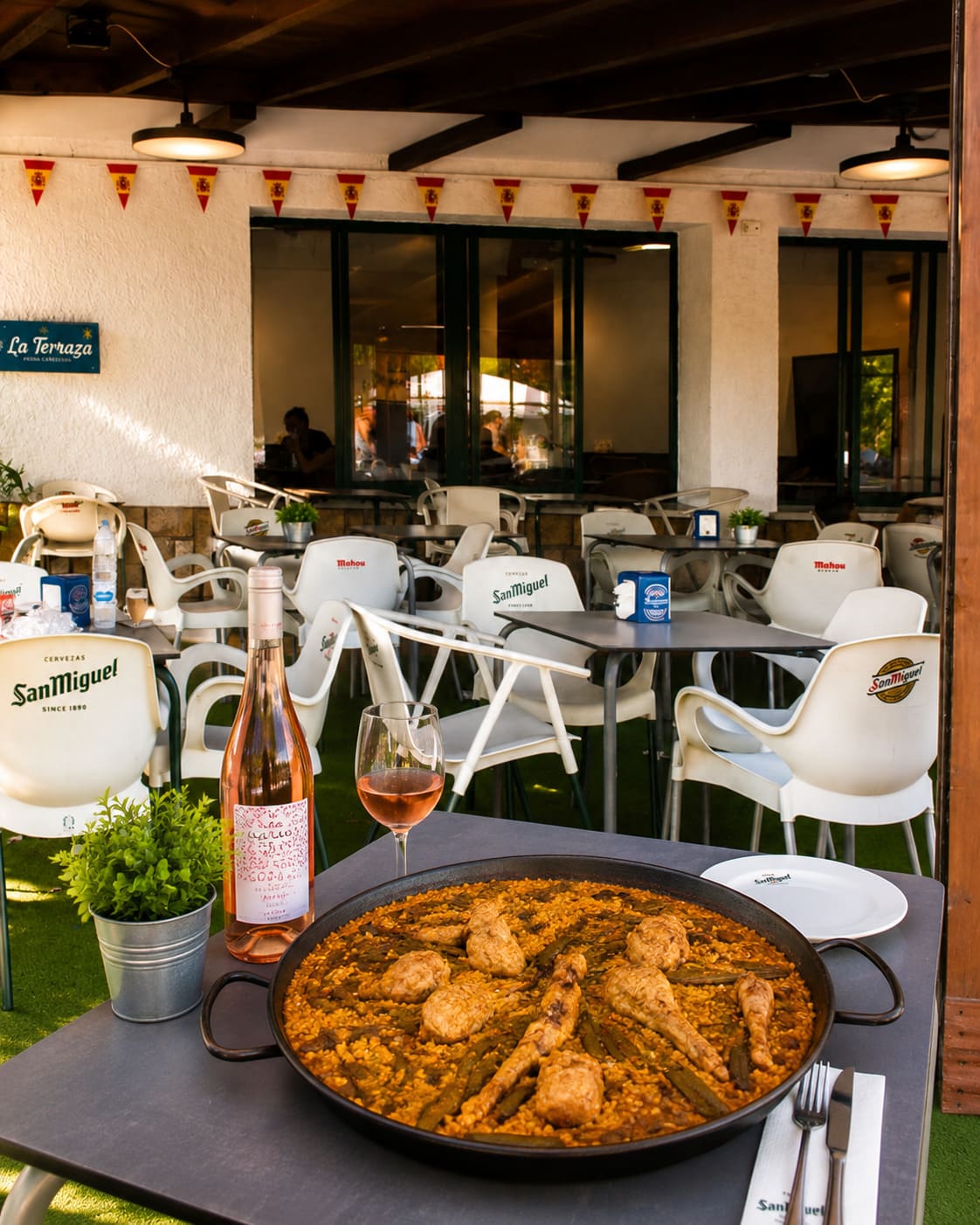 Puedes pedir por encargo paellas u otros platos